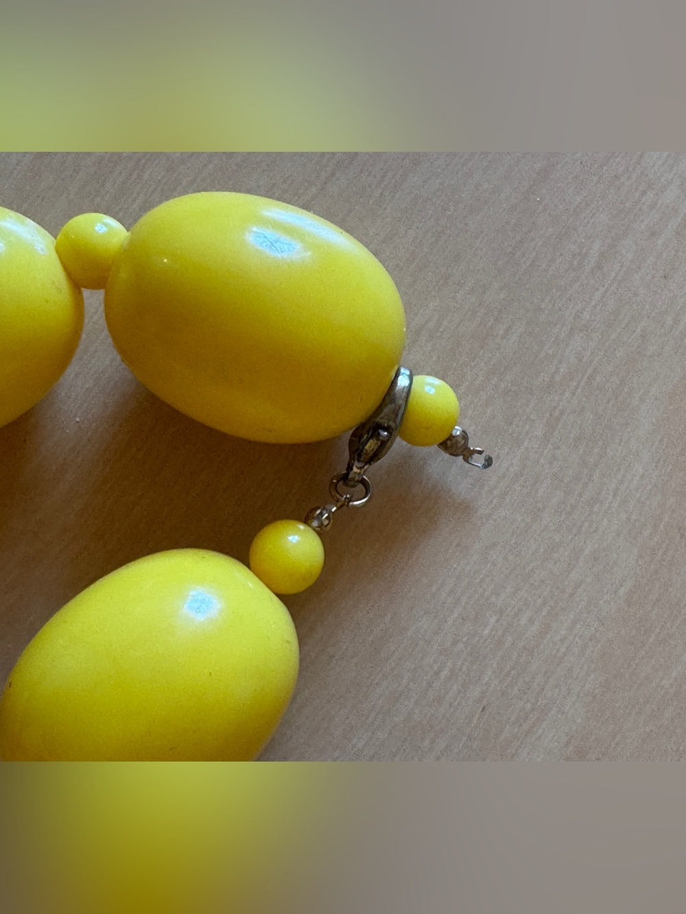 60s Vintage Yellow Oversized Beaded Necklace - Picture 3 of 4